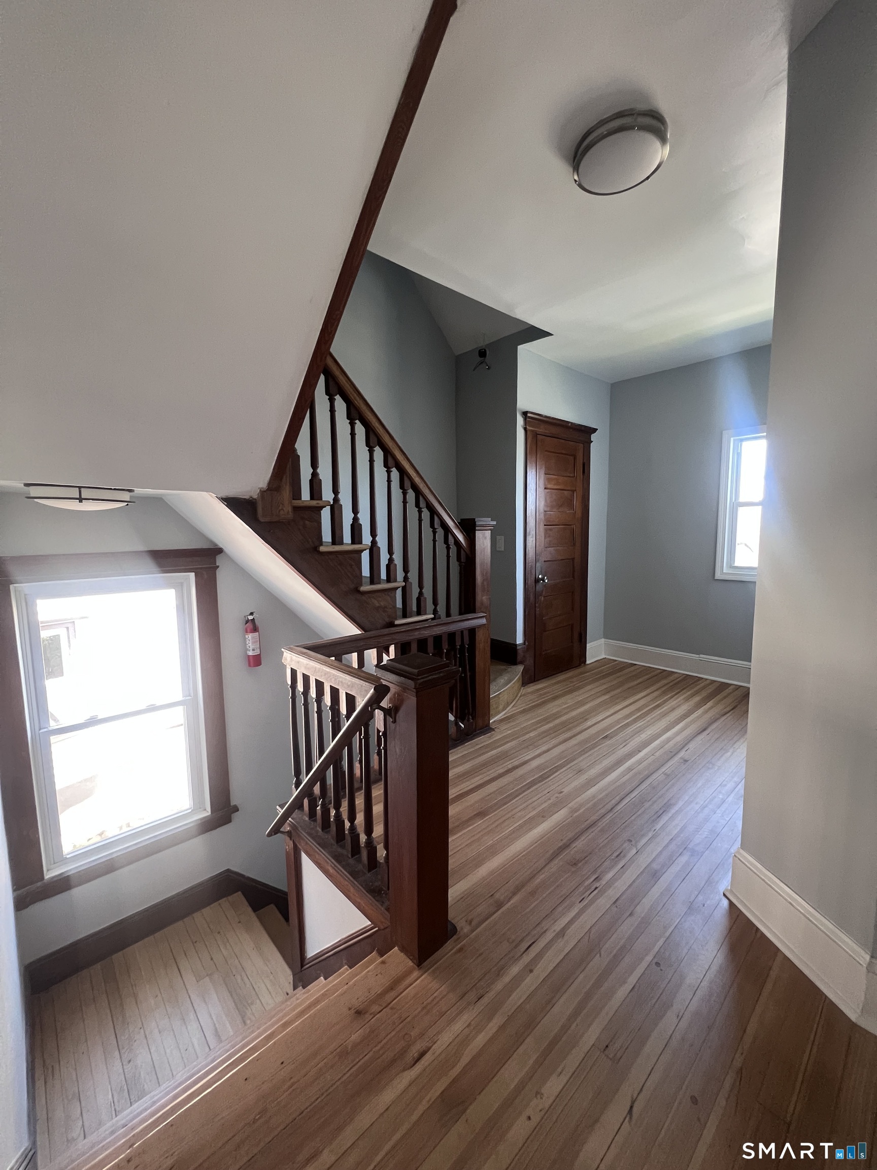 335 Ridgefield Avenue Bridgeport, CT 06610 - Photo 3 of 22