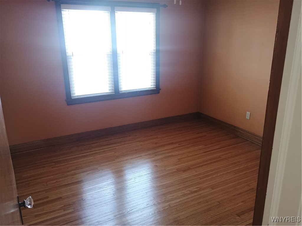 559 31st Street Niagara Falls, NY 14301 - Photo 12 of 23