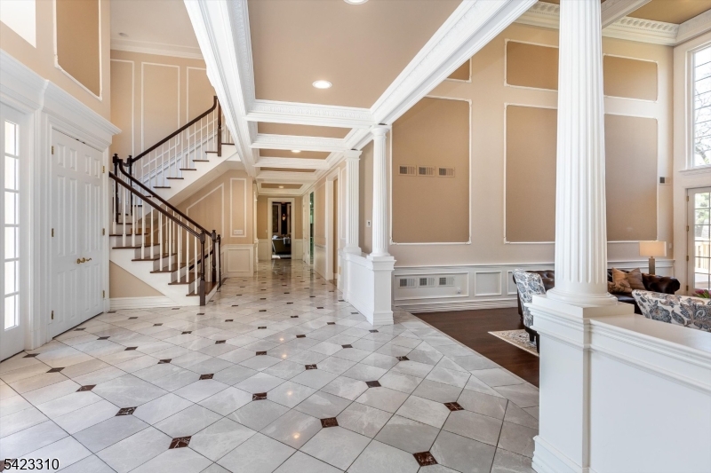 26 Mountain Ridge Drive Livingston, NJ 07039 - Photo 8 of 39 a bathroom with a sink mirror and a bathtub