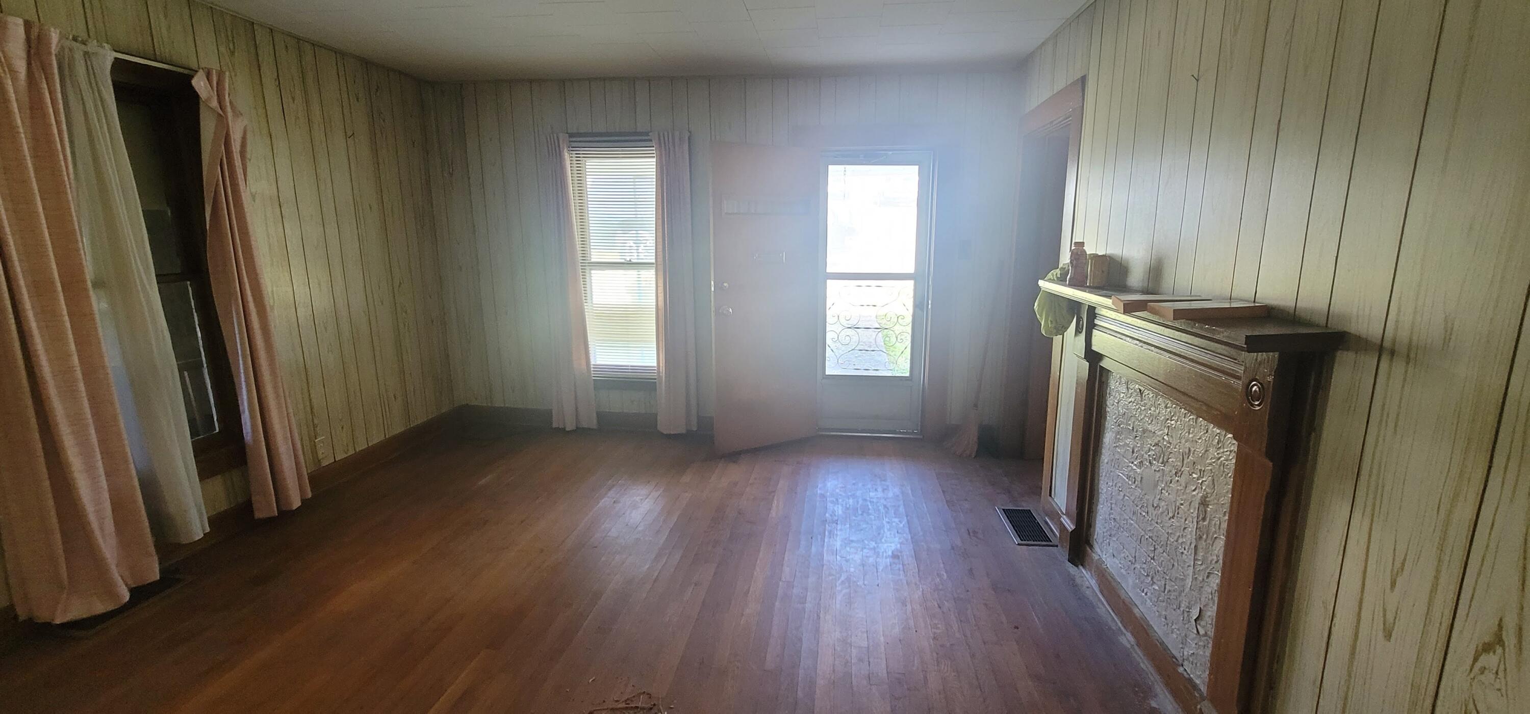 116 Jesson Street Corbin, KY 40701 - Photo 11 of 15 Front Living room