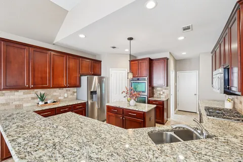 $575,000 | 2304 Oak Springs Cove, Round Rock, TX 78681