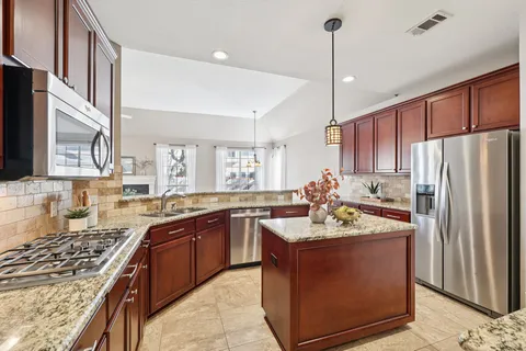 $575,000 | 2304 Oak Springs Cove, Round Rock, TX 78681