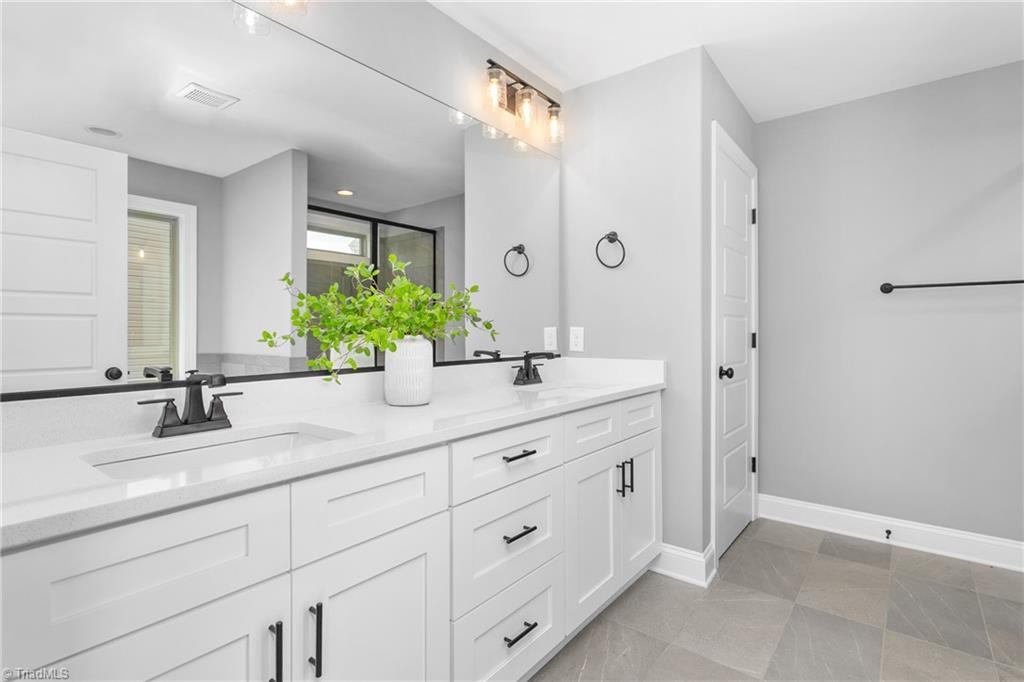 2202 Delaine Point High Point, NC 27265 - Photo 21 of 35 Gallery Image 21
