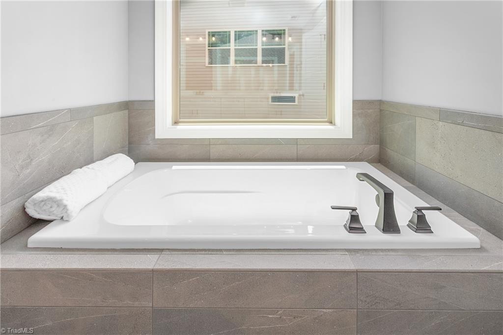 2202 Delaine Point High Point, NC 27265 - Photo 23 of 35 Gallery Image 23