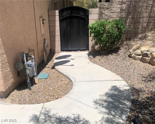 $3,650 | 2042 Poetry Avenue, Henderson, NV 89052