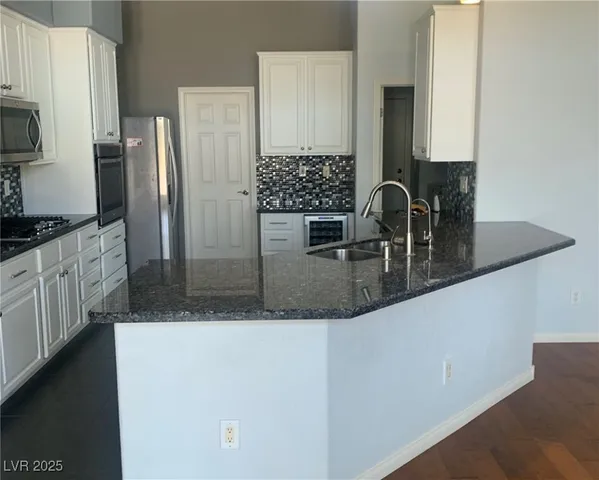 $3,650 | 2042 Poetry Avenue, Henderson, NV 89052