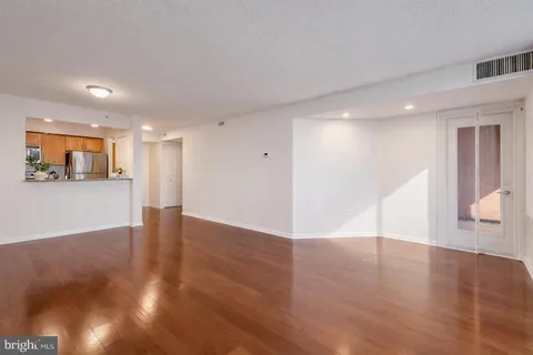 $305,000 | 10101 Grosvenor Place, Unit 2008, Rockville, MD 20852