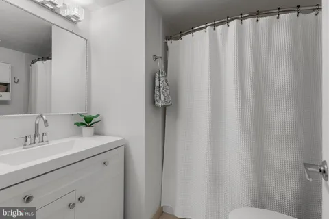 $325,000 | 10101 Grosvenor Place, Unit 2008, Rockville, MD 20852