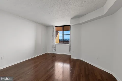 $325,000 | 10101 Grosvenor Place, Unit 2008, Rockville, MD 20852