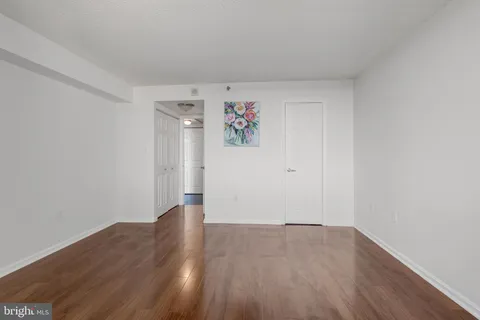 $325,000 | 10101 Grosvenor Place, Unit 2008, Rockville, MD 20852