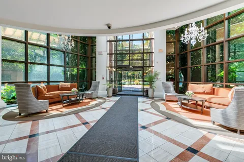 $325,000 | 10101 Grosvenor Place, Unit 2008, Rockville, MD 20852