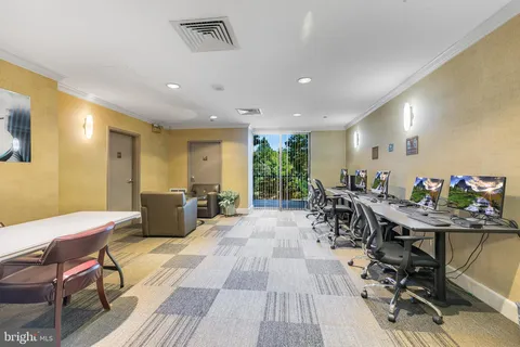 $325,000 | 10101 Grosvenor Place, Unit 2008, Rockville, MD 20852