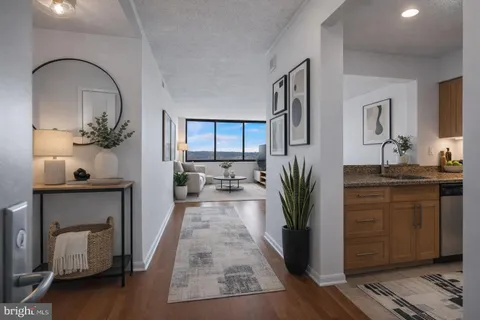 $305,000 | 10101 Grosvenor Place, Unit 2008, Rockville, MD 20852