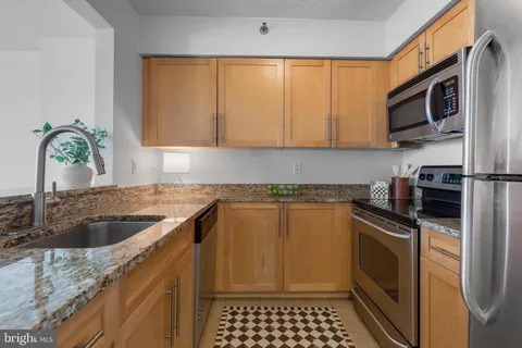 $305,000 | 10101 Grosvenor Place, Unit 2008, Rockville, MD 20852