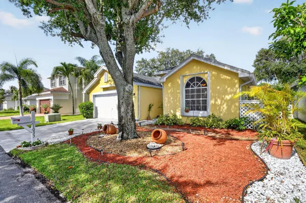 $460,000 | 1033 Fairfax Circle West, Boynton Beach, FL 33436