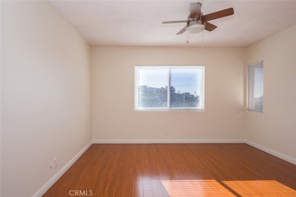 2940 North Verdugo Road, Unit 321 Glendale, CA 91208 - Photo 25 of 38 an empty room with a window