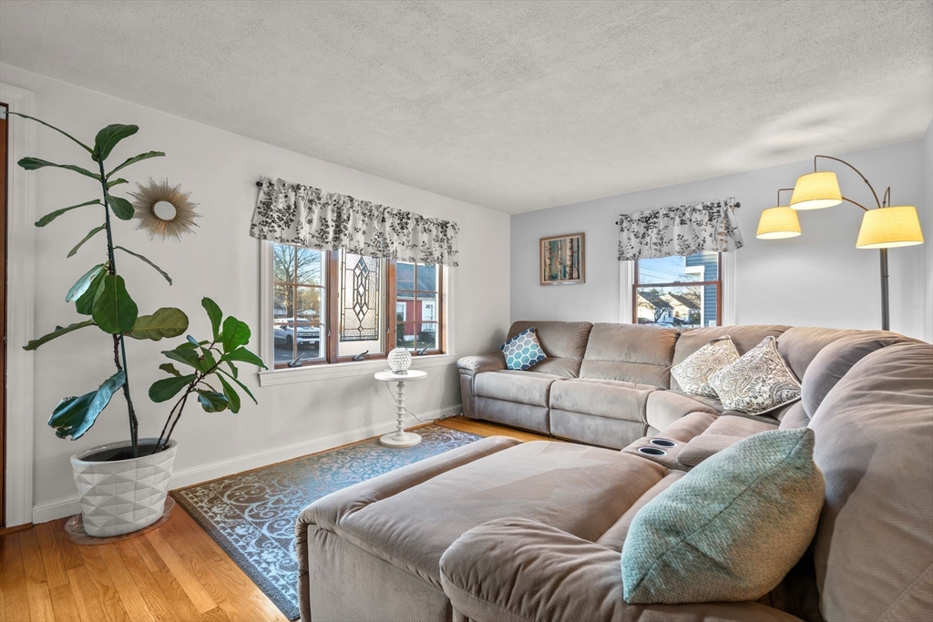 20 Frances Road Woburn, MA 01801 - Photo 11 of 38 Gallery Image 11