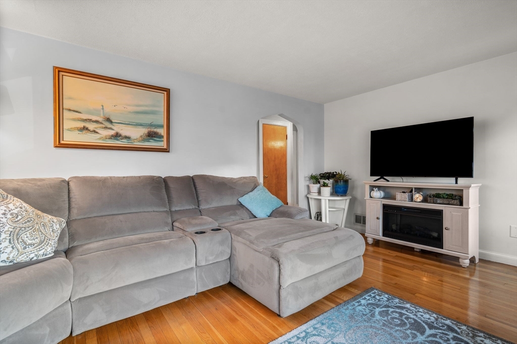 20 Frances Road Woburn, MA 01801 - Photo 13 of 38 Gallery Image 13