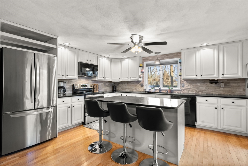 20 Frances Road Woburn, MA 01801 - Photo 4 of 38 Gallery Image 4