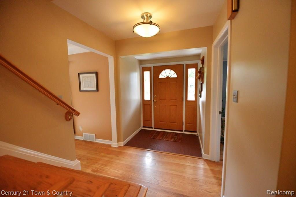 4408 Amherst Road Royal Oak, MI 48073 - Photo 39 of 51 View to Foyer 1.jpg