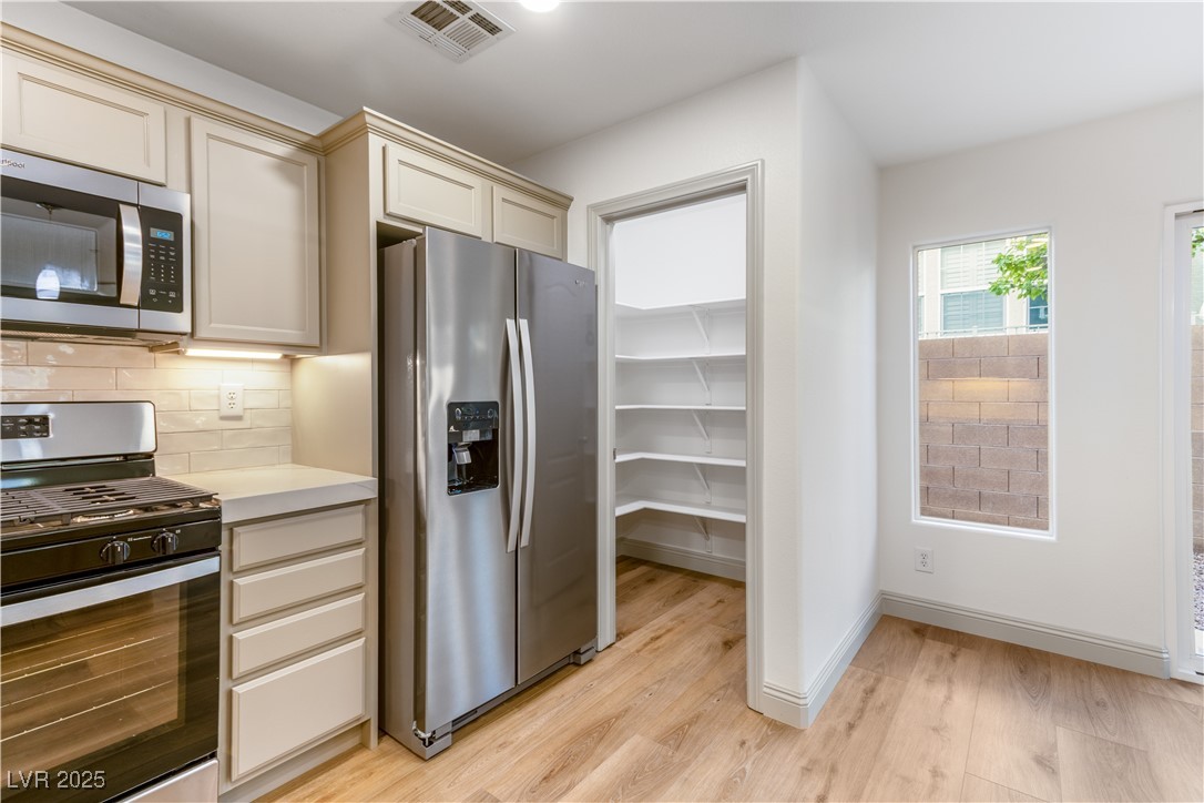 7609 Seda Court Las Vegas, NV 89149 - Photo 6 of 35