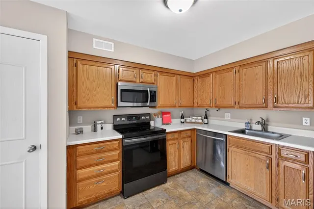 $164,900 | 741 Ridgeside Drive, Unit B, Ballwin, MO 63021