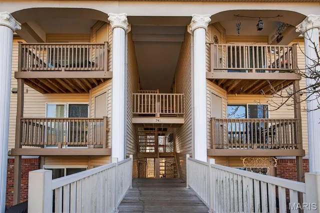 $164,900 | 741 Ridgeside Drive, Unit B, Ballwin, MO 63021