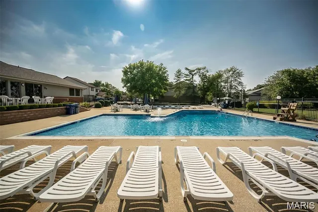 $164,900 | 741 Ridgeside Drive, Unit B, Ballwin, MO 63021