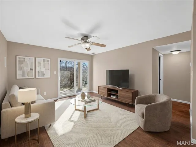 $164,900 | 741 Ridgeside Drive, Unit B, Ballwin, MO 63021