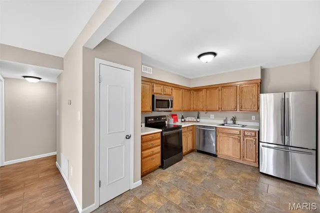 $164,900 | 741 Ridgeside Drive, Unit B, Ballwin, MO 63021