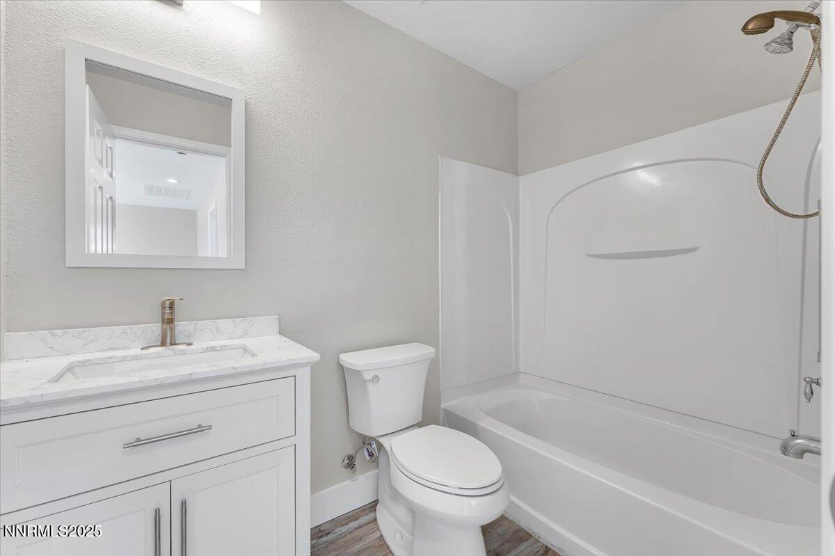 9252 Lone Wolf Circle Reno, NV 89506 - Photo 20 of 26 a bathroom with a sink a toilet and a bathtub
