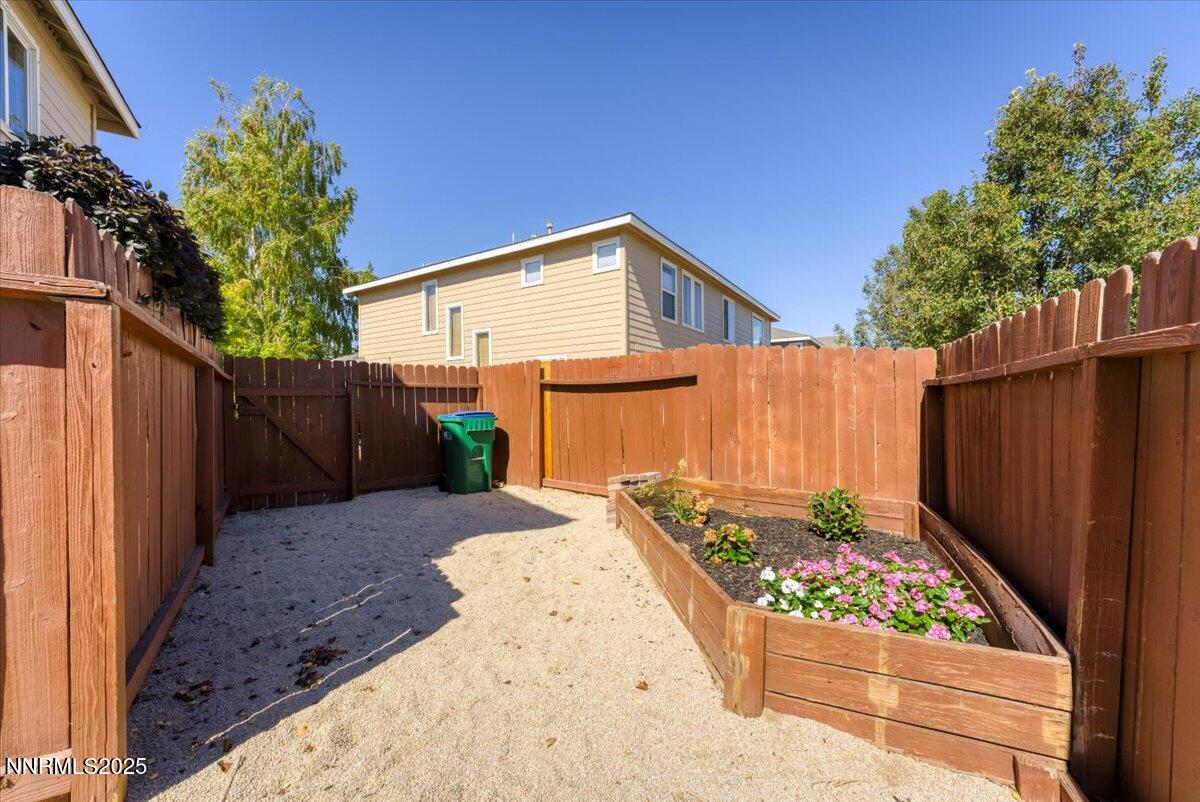 9252 Lone Wolf Circle Reno, NV 89506 - Photo 25 of 26 a view of a backyard