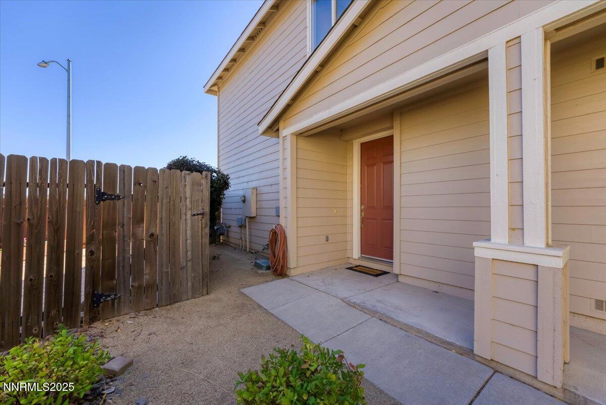 9252 Lone Wolf Circle Reno, NV 89506 - Photo 3 of 26 a view of a back yard of the house