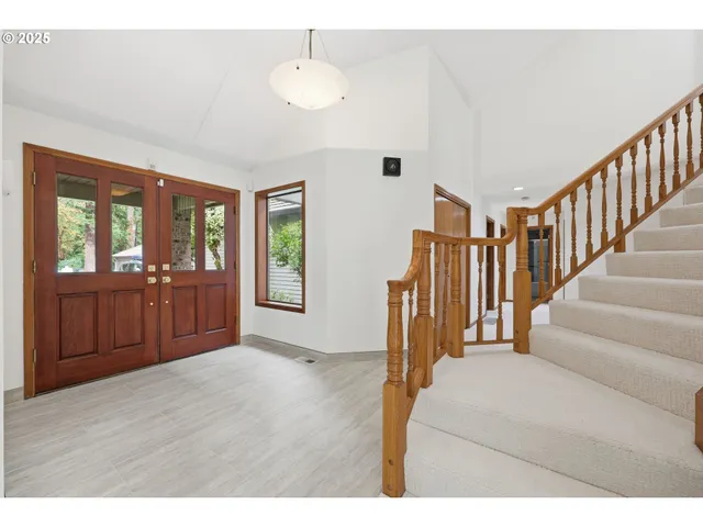 $1,695,000 | 28446 East Historic Columbia River Highway, Troutdale, OR 97060