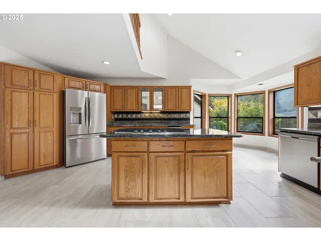 $1,695,000 | 28446 East Historic Columbia River Highway, Troutdale, OR 97060