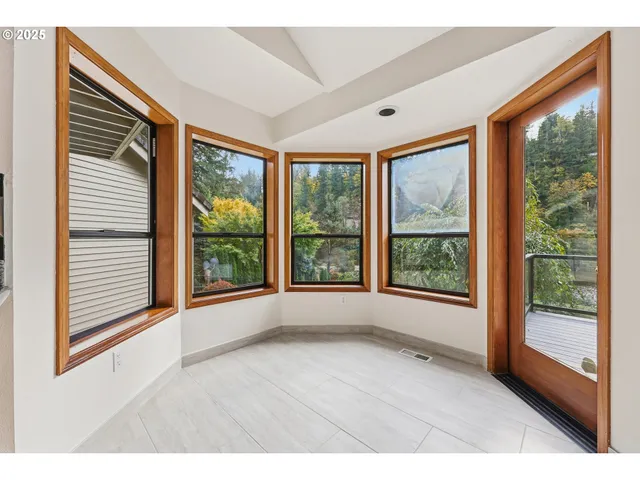 $1,695,000 | 28446 East Historic Columbia River Highway, Troutdale, OR 97060