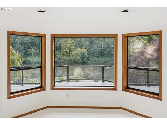 $1,695,000 | 28446 East Historic Columbia River Highway, Troutdale, OR 97060