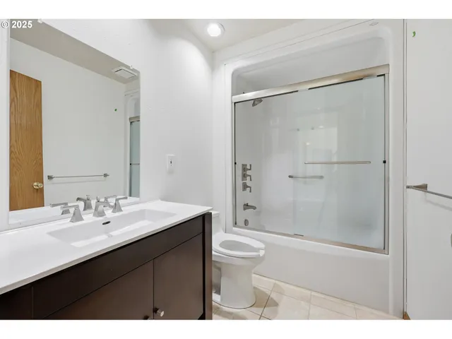 $1,695,000 | 28446 East Historic Columbia River Highway, Troutdale, OR 97060