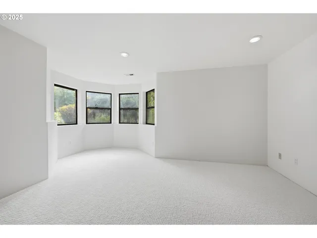 $1,695,000 | 28446 East Historic Columbia River Highway, Troutdale, OR 97060