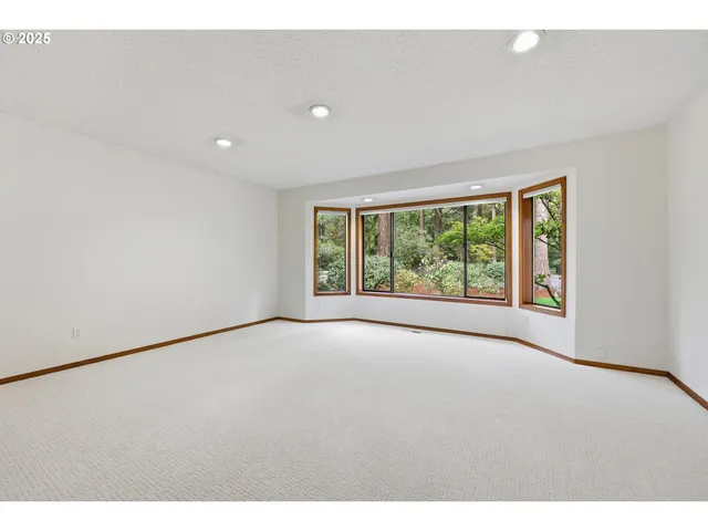 $1,695,000 | 28446 East Historic Columbia River Highway, Troutdale, OR 97060