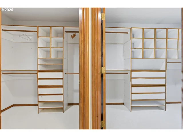 $1,695,000 | 28446 East Historic Columbia River Highway, Troutdale, OR 97060