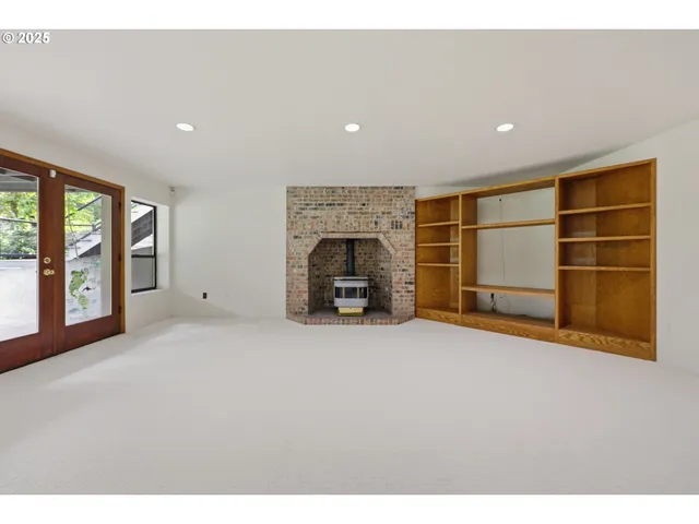 $1,695,000 | 28446 East Historic Columbia River Highway, Troutdale, OR 97060