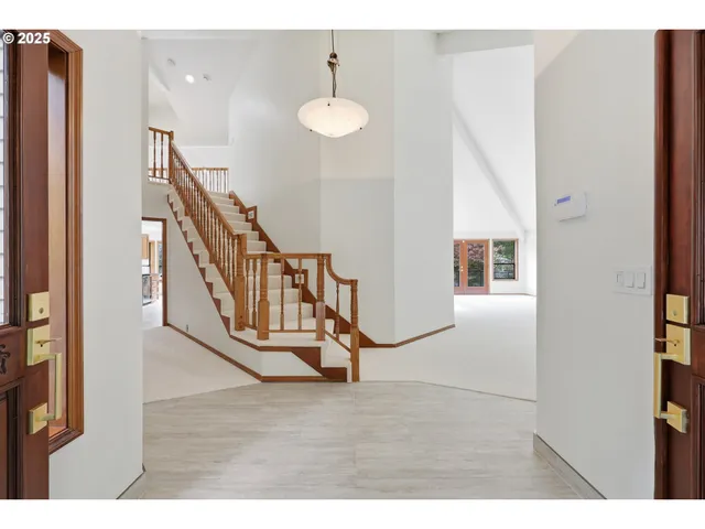 $1,695,000 | 28446 East Historic Columbia River Highway, Troutdale, OR 97060