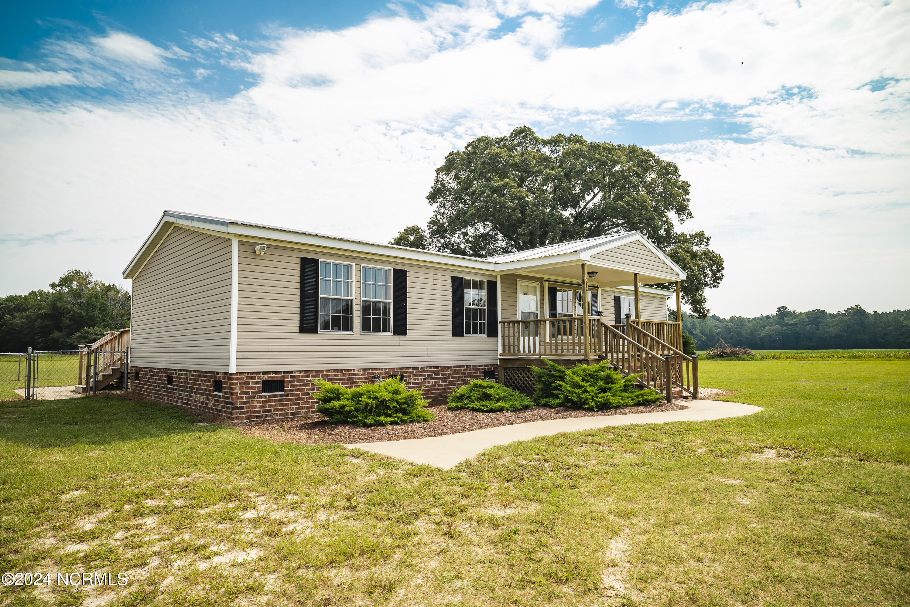 214 Emperor Landing Road Edenton, NC 27932 - Photo 2 of 31 214 Emporer Drive 1 of 1