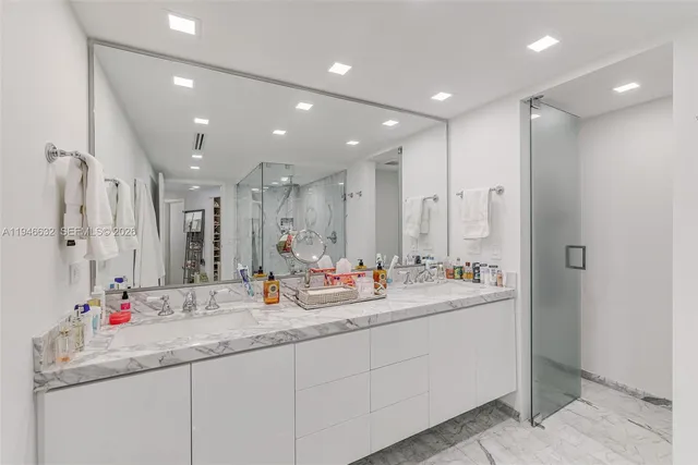 a bathroom with double vanity sinks and a mirror