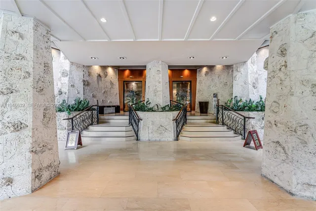 a view of entryway with patio