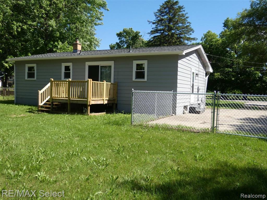 5105 East Carpenter Road Flint, MI 48506 - Photo 5 of 19