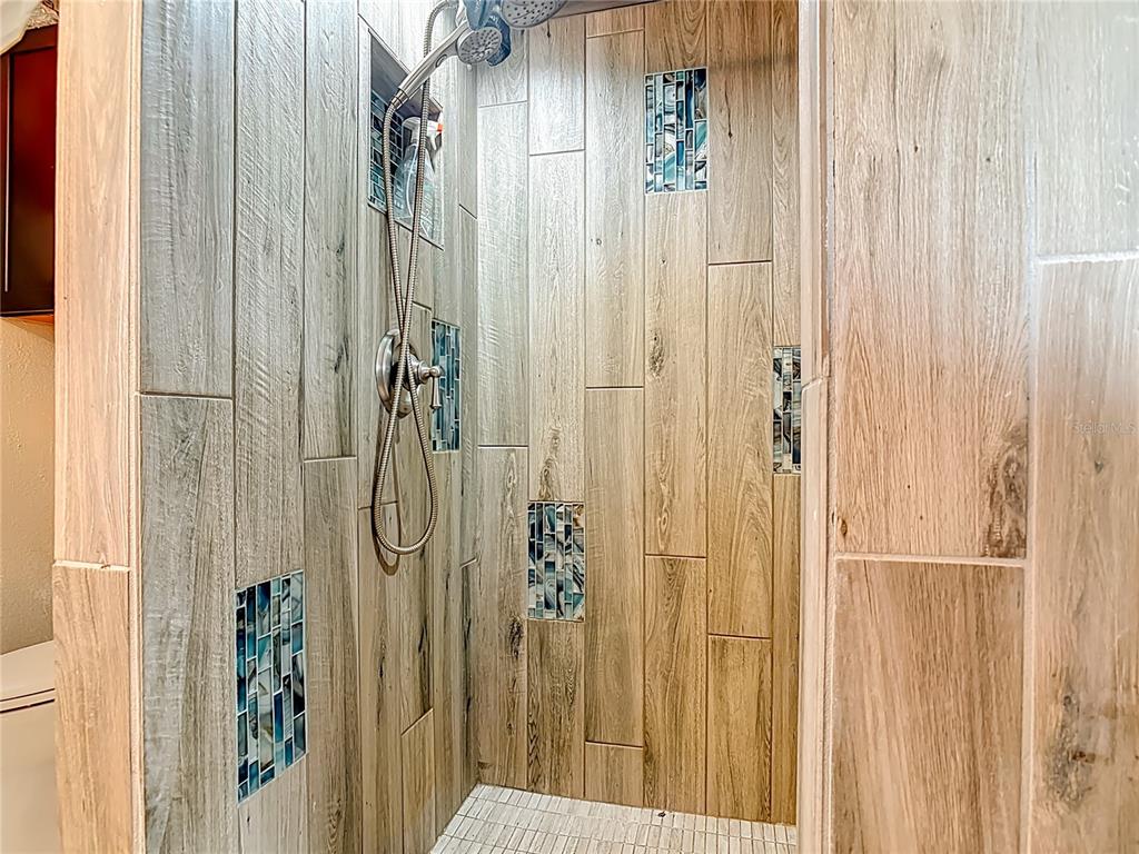 43430 Cooter Pond Road DeLand, FL 32720 - Photo 13 of 37 a bathroom with a shower