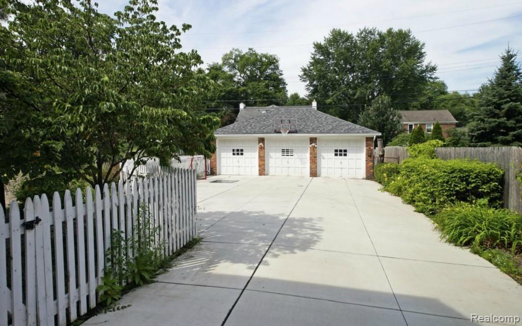 937 Trombley Road Grosse Pointe, MI 48230 - Photo 26 of 28 27-photo-web-1680x1050-352152.jpg