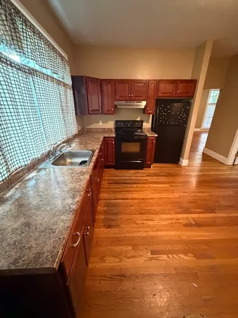 $2,650 | 32 Warren Street, Unit 1, Taunton, MA 02780